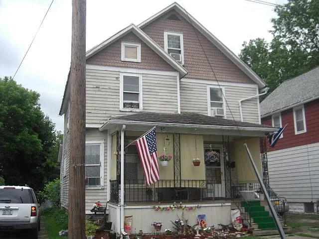 120 Davis St photo 1