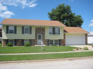 1912 Herbert St, Bloomington, IL 61701