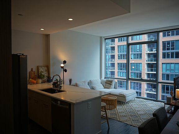 4th image of 660 N Wells St #1809