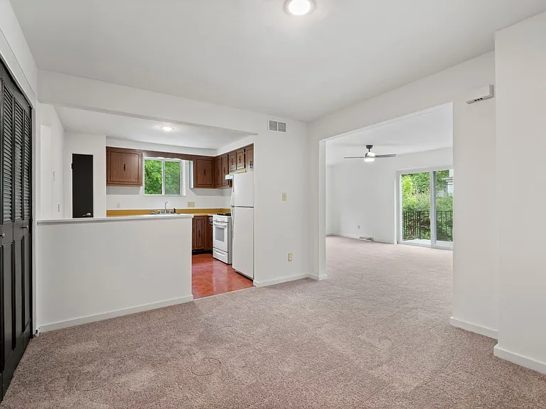 129 Fountain St #D — Photo 11