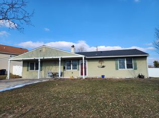 6 Lilac Ln, Levittown, PA 19054