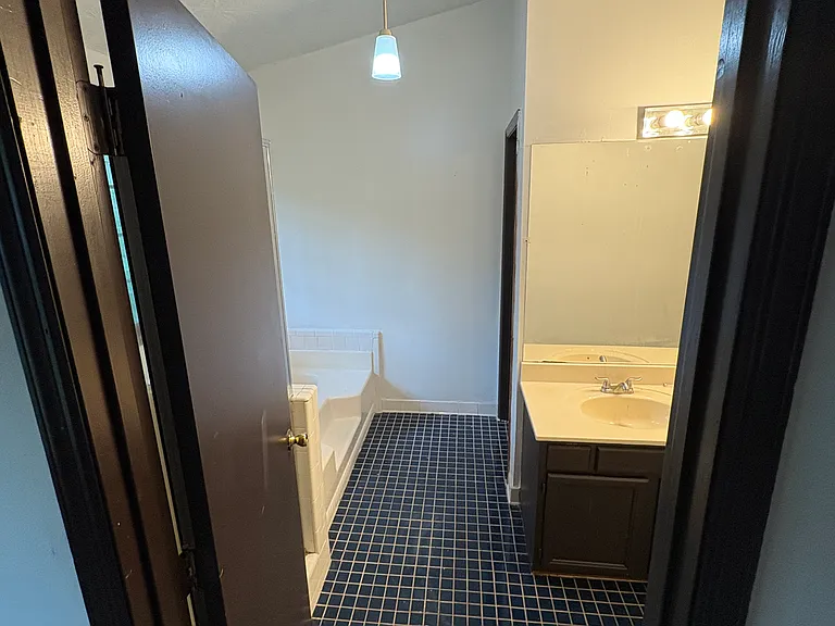 865 Bristol Way — Photo 16