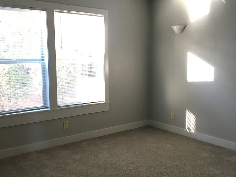1763 Riverview St — Photo 9