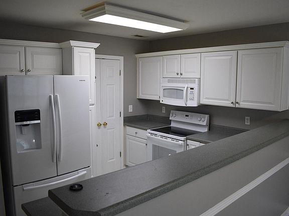 2nd image of 649 Ivybrooke Ave