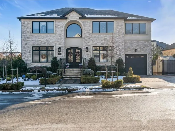 40 Dintree Ln, Staten Island, NY 10307