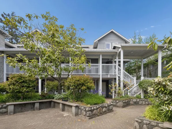 1518 Bowser Ave #207, North Vancouver, BC V7P 2Y3