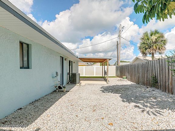 4th image of 300 Bahama Dr