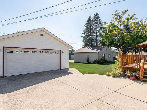 4th image of 1417 Manistique Ave