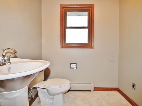 4th image of 2225 Jamesford Ave
