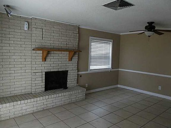 3rd image of 10188 Lakeview Dr
