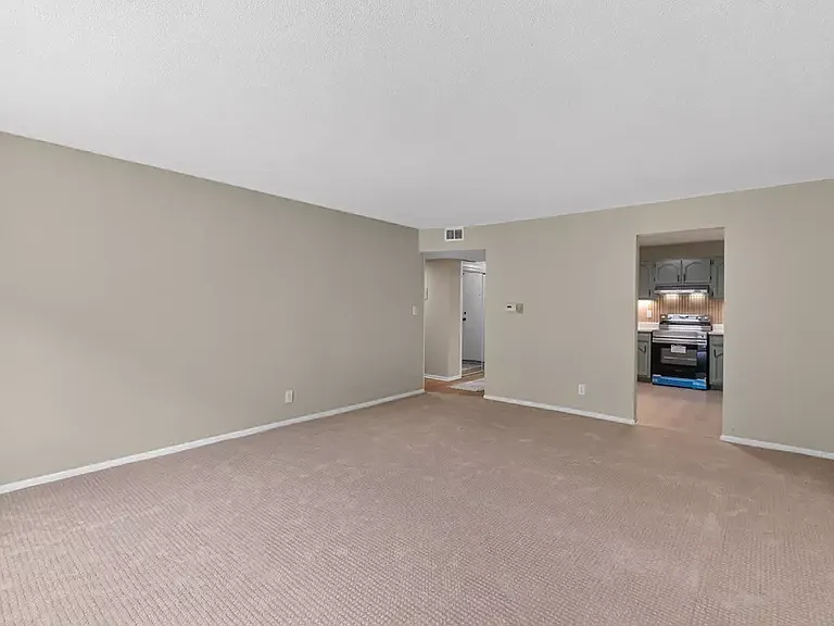 2101 Chateau Ct #106 — Photo 17
