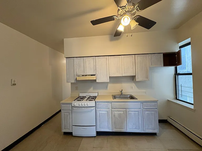 142 Orchard St #1R — Photo 4
