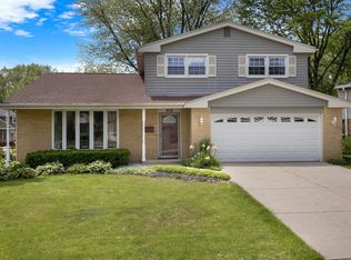 908 N Stark Dr, Palatine, IL 60074