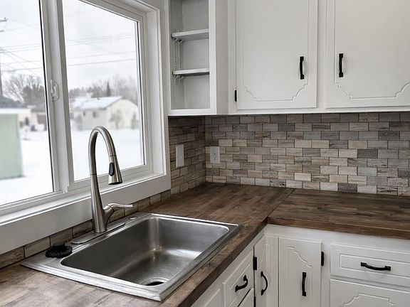 3rd image of 402 Kent Rd