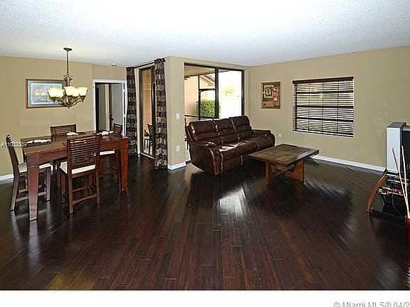 4th image of 10661 NW 14th St APT 240
