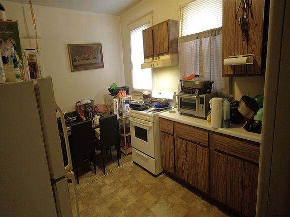 2nd image of 98 Woodlawn Ave