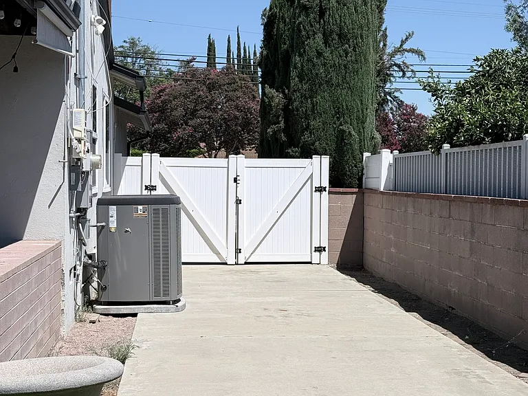 527 N San Antonio Ave — Photo 18