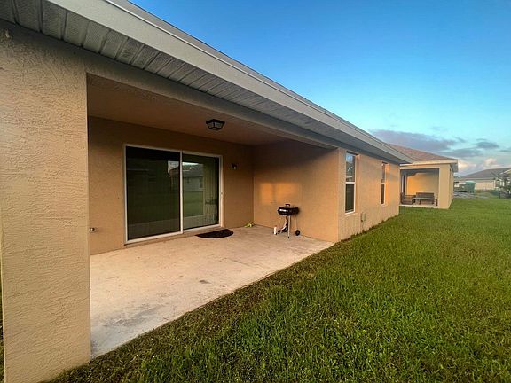 4th image of 9755 Palm Breezes Drive