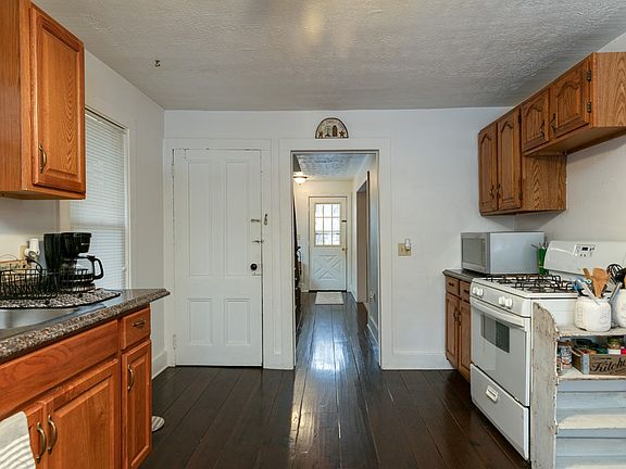 4th image of 36 Woodland Ave