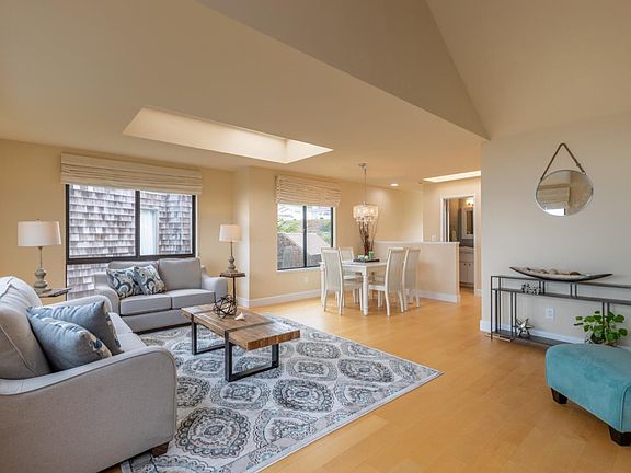5th image of 270 Beachview Ave APT 11