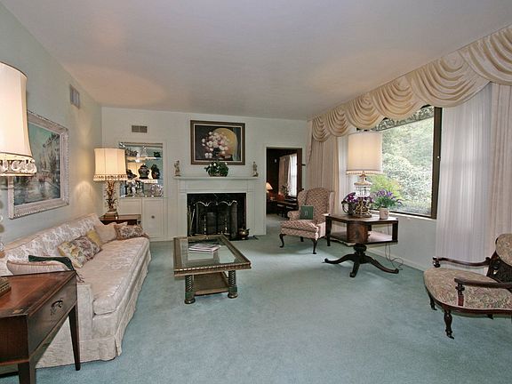 Linving Room (2)