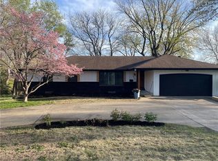 4307 E Red Bridge Rd, Kansas City, MO 64137