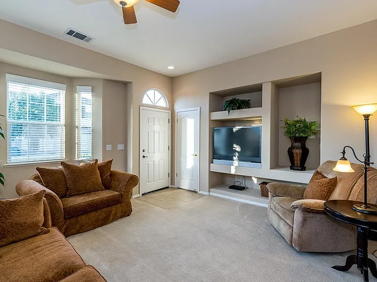 632 W Fontaine Ln — Photo 5