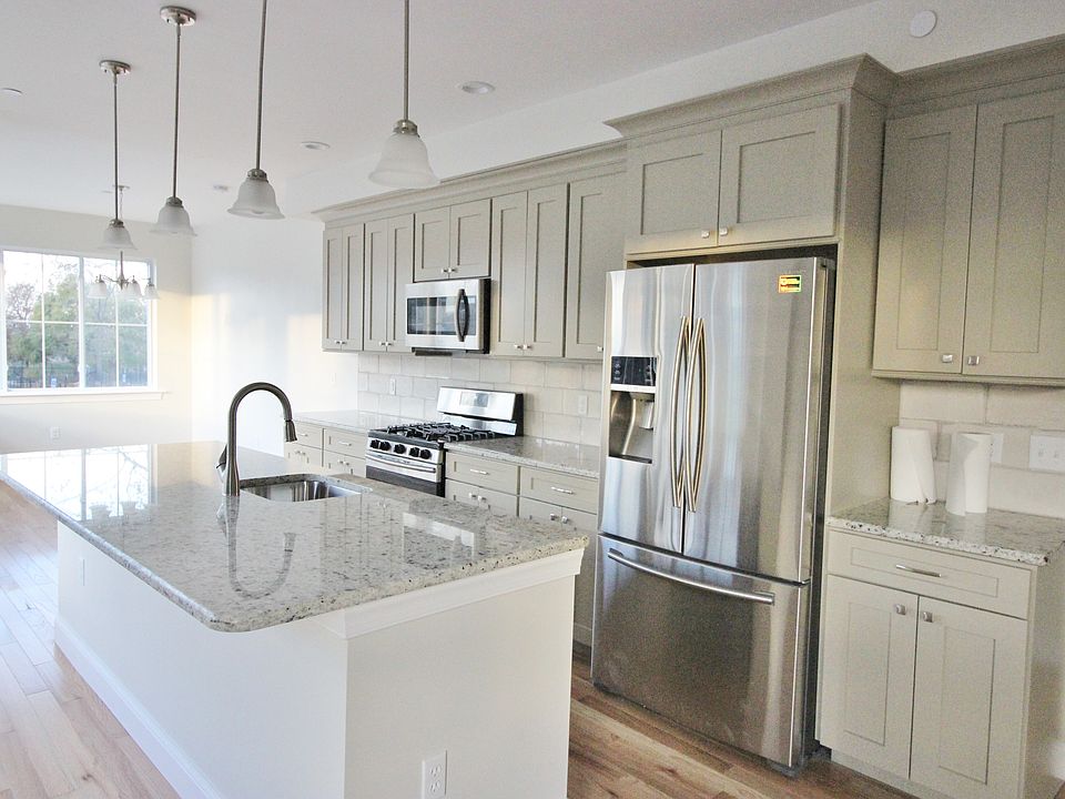 1st image of 32 Pine St APT 1