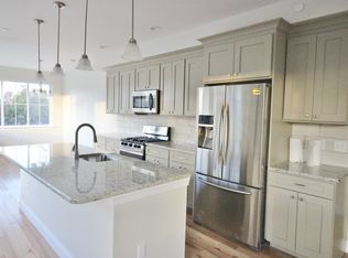 32 Pine St APT 1, Oxford, PA 19363