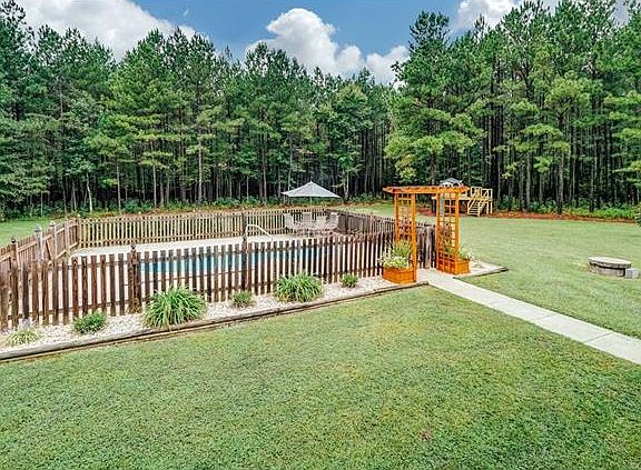 5th image of 16753 Hanover Junction Ln