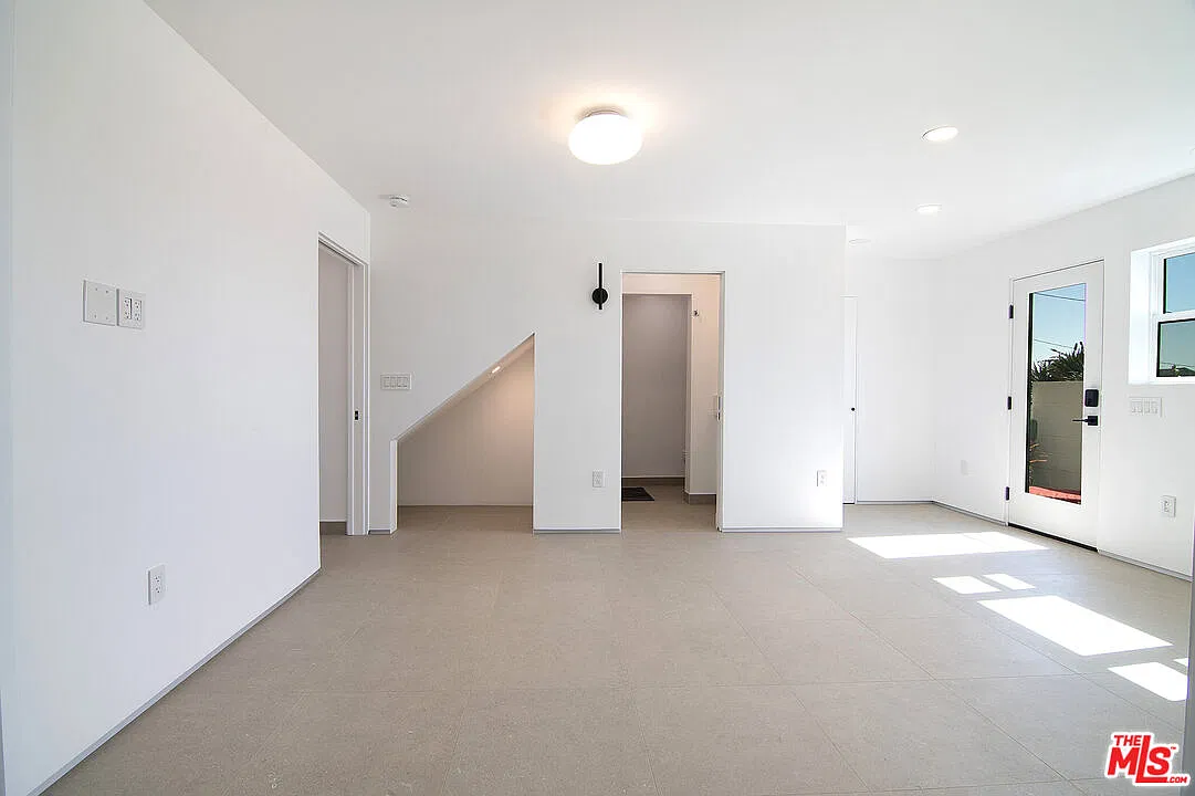 2 bed, $4,850 — Photo 4