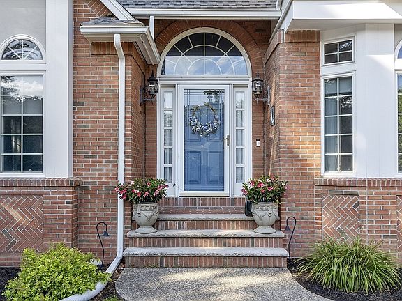 3rd image of 2 Tyler Ln