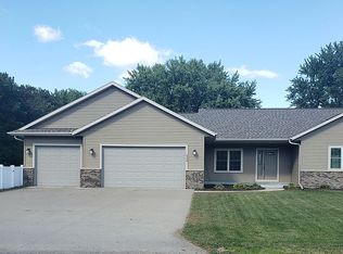 934 Amy Dr, Holmen, WI 54636