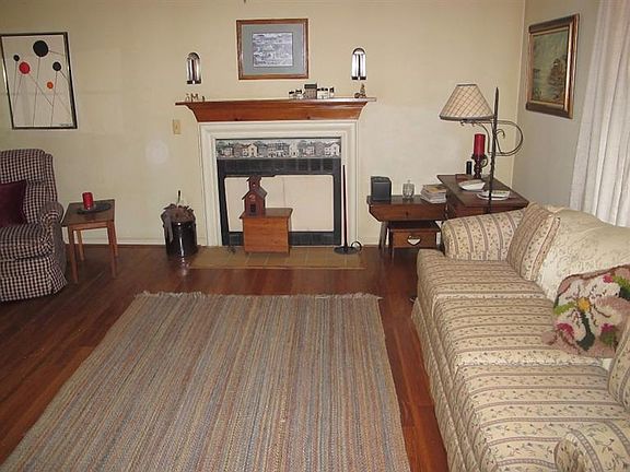 4th image of 8250 Valleyview Dr