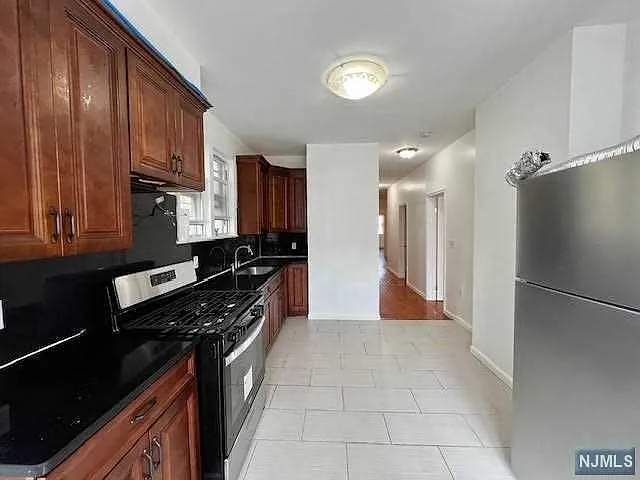 3 bed, 1.5 bath, $3,500 — Photo 4