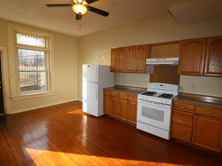 1316 E 10th St #1 — Photo 27