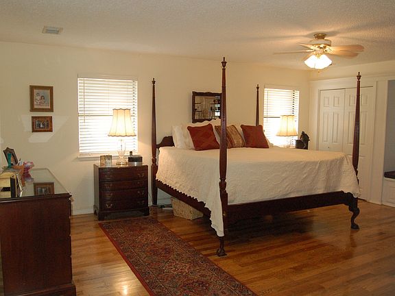 Master Bedroom w/hardwood floors