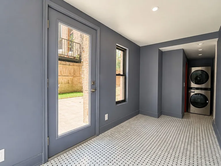 814 Putnam Ave #1 — Photo 18