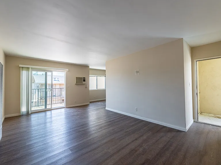8740 Owensmouth Ave #15 — Photo 5
