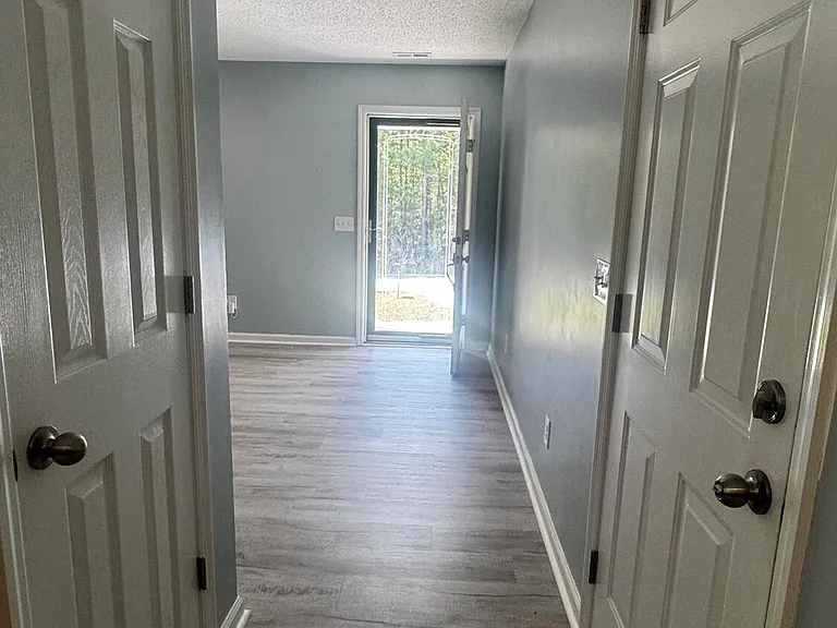 104 Republic Ct — Photo 19