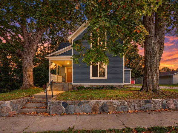 323 E Main St, Maple Rapids, MI 48853