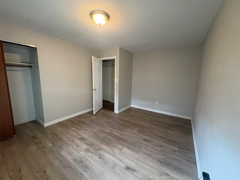 1415 Hollins Ave — Photo 8