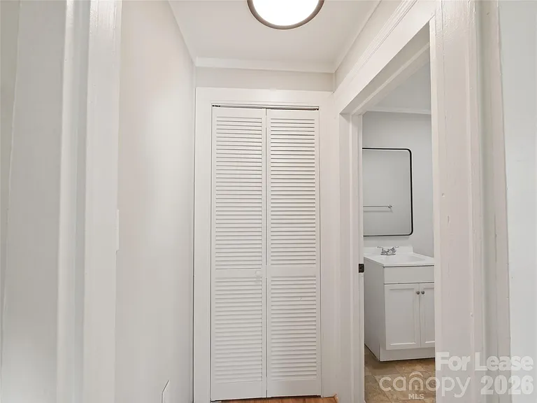303 York Ave — Photo 10