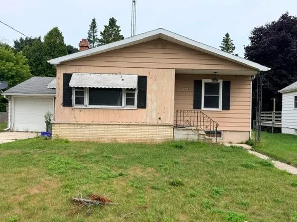 2004 12th St, Two Rivers, WI 54241