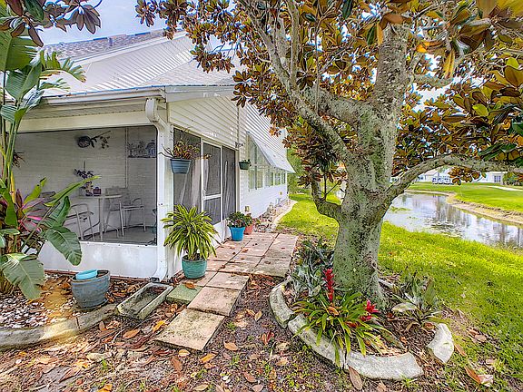 3rd image of 542 Fairways Dr