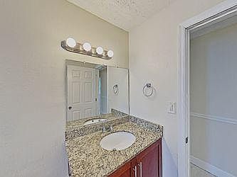 2nd image of 4886 Prince Dr