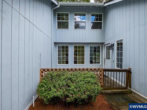 3rd image of 675 Valleywood Dr SE