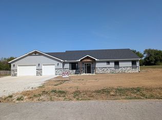 106 Lake Shore Dr, Windsor, MO 65360