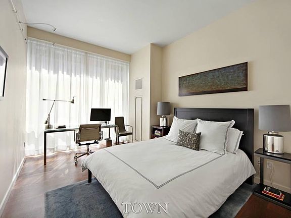 5th image of 311 West Broadway
