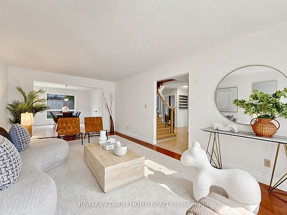 5th image of 61 Hobart Dr